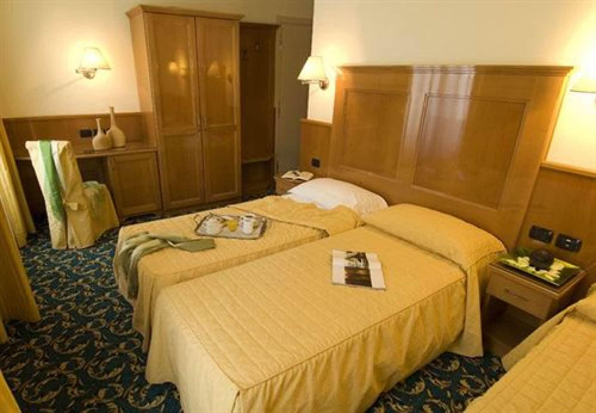 Hotel Cinque Giornate Milano Dış mekan fotoğraf