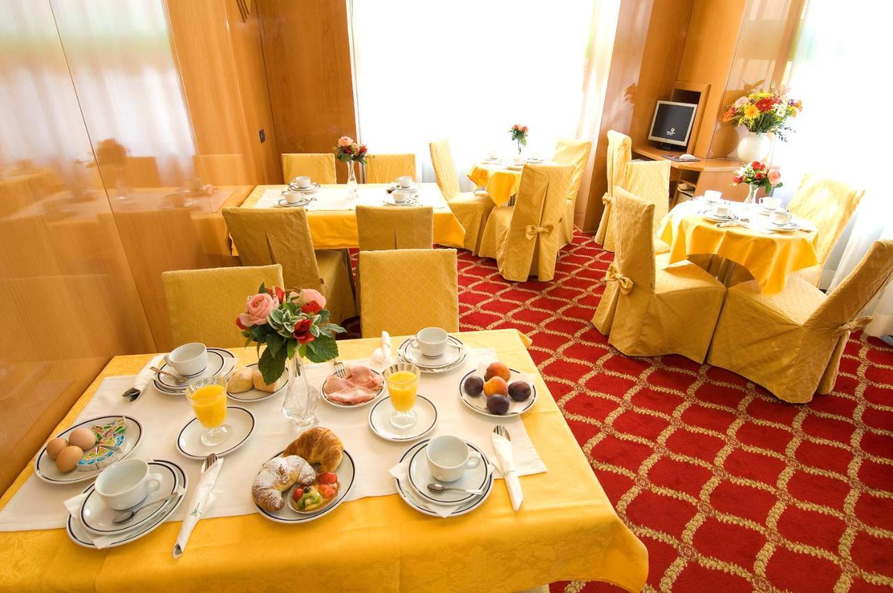 Hotel Cinque Giornate Milano Restoran fotoğraf